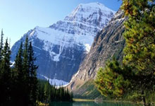 四川宜宾山体滑坡致多人失联,救援持续进行.